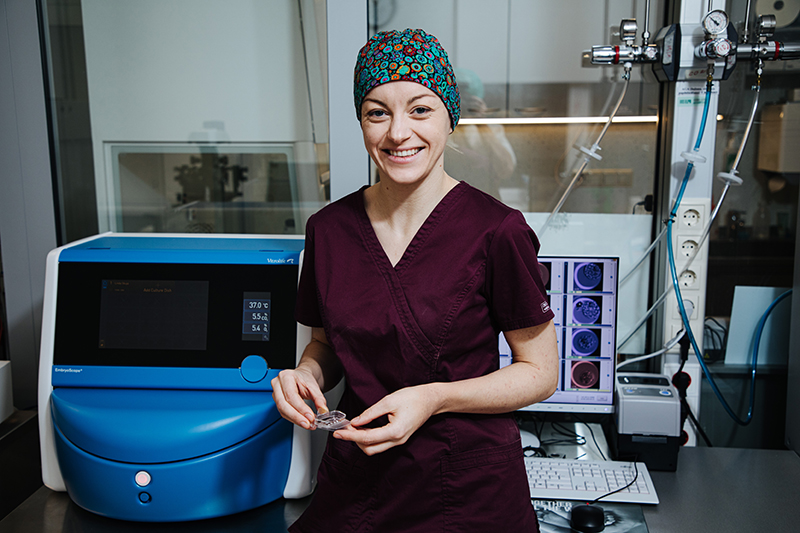 Woman working in the lab